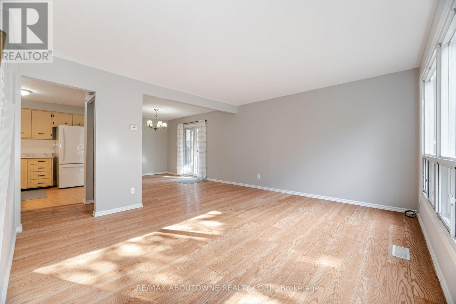 Photo 6 of 4 961 Francis Road, Burlington ON
