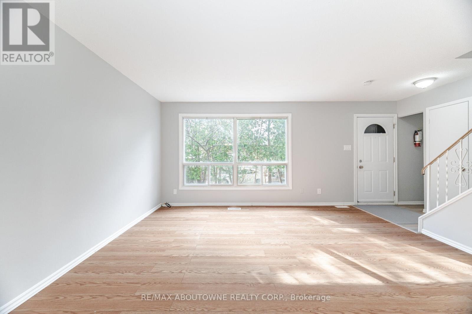 Photo 7 of 4 961 Francis Road, Burlington ON