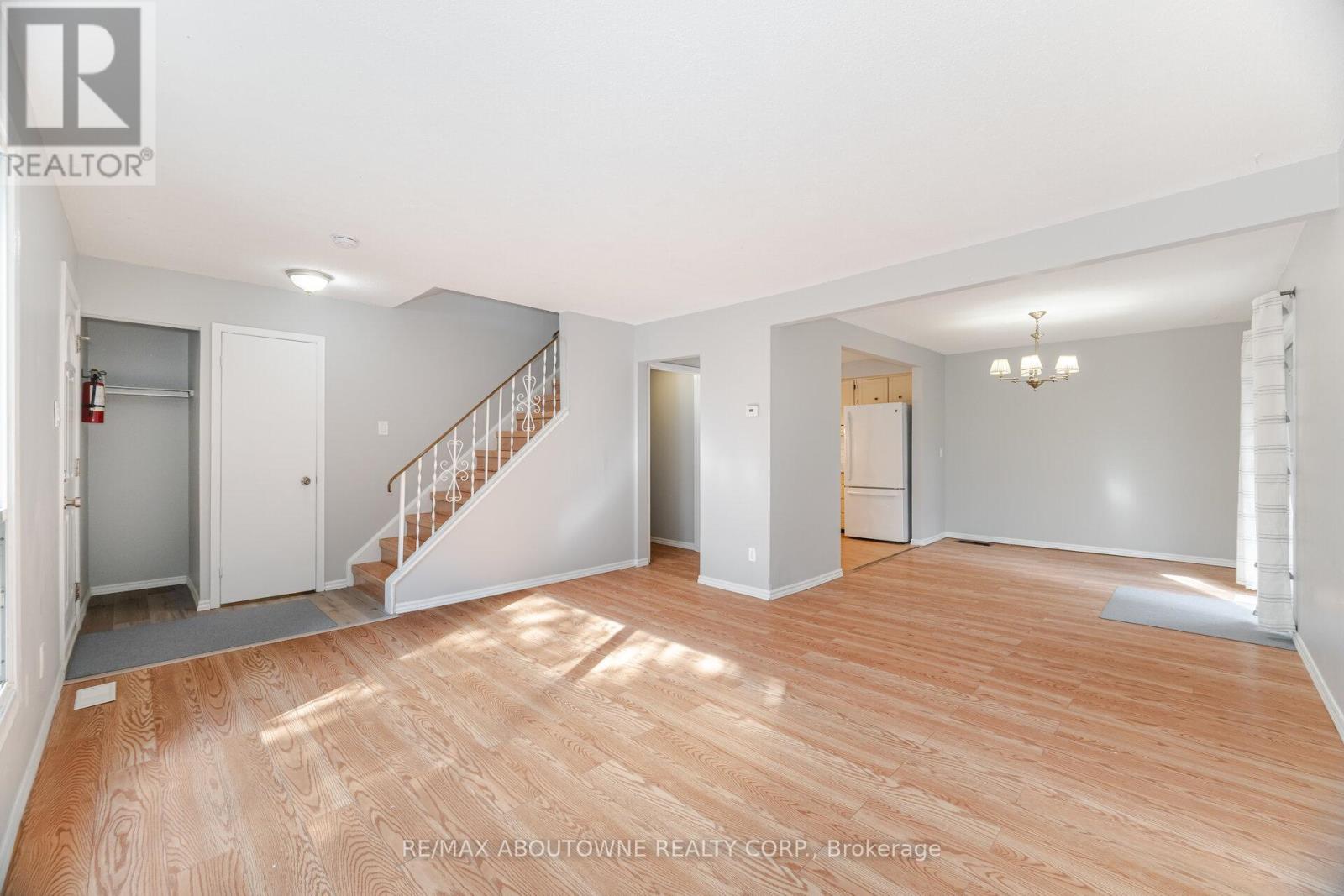 Photo 8 of 4 961 Francis Road, Burlington ON
