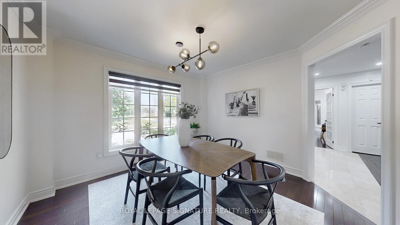 Photo 10 of 6412 Newcombe Drive, Mississauga ON