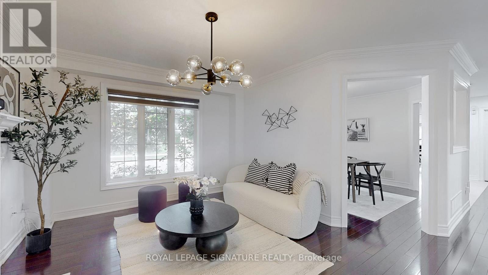 Photo 14 of 6412 Newcombe Drive, Mississauga ON