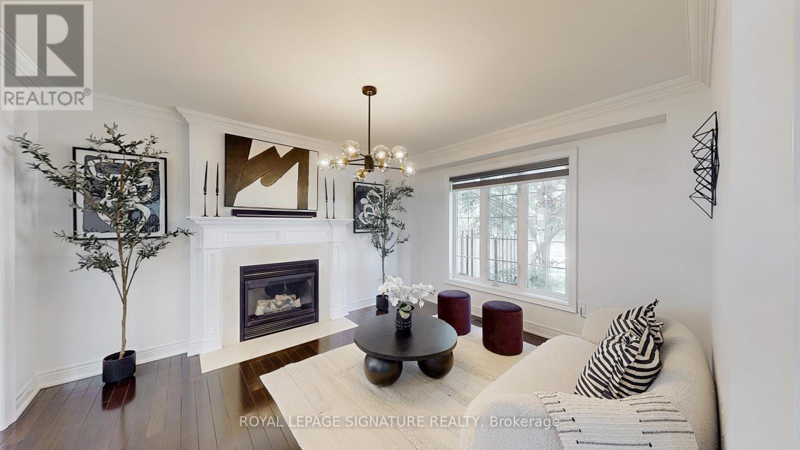 Photo 16 of 6412 Newcombe Drive, Mississauga ON