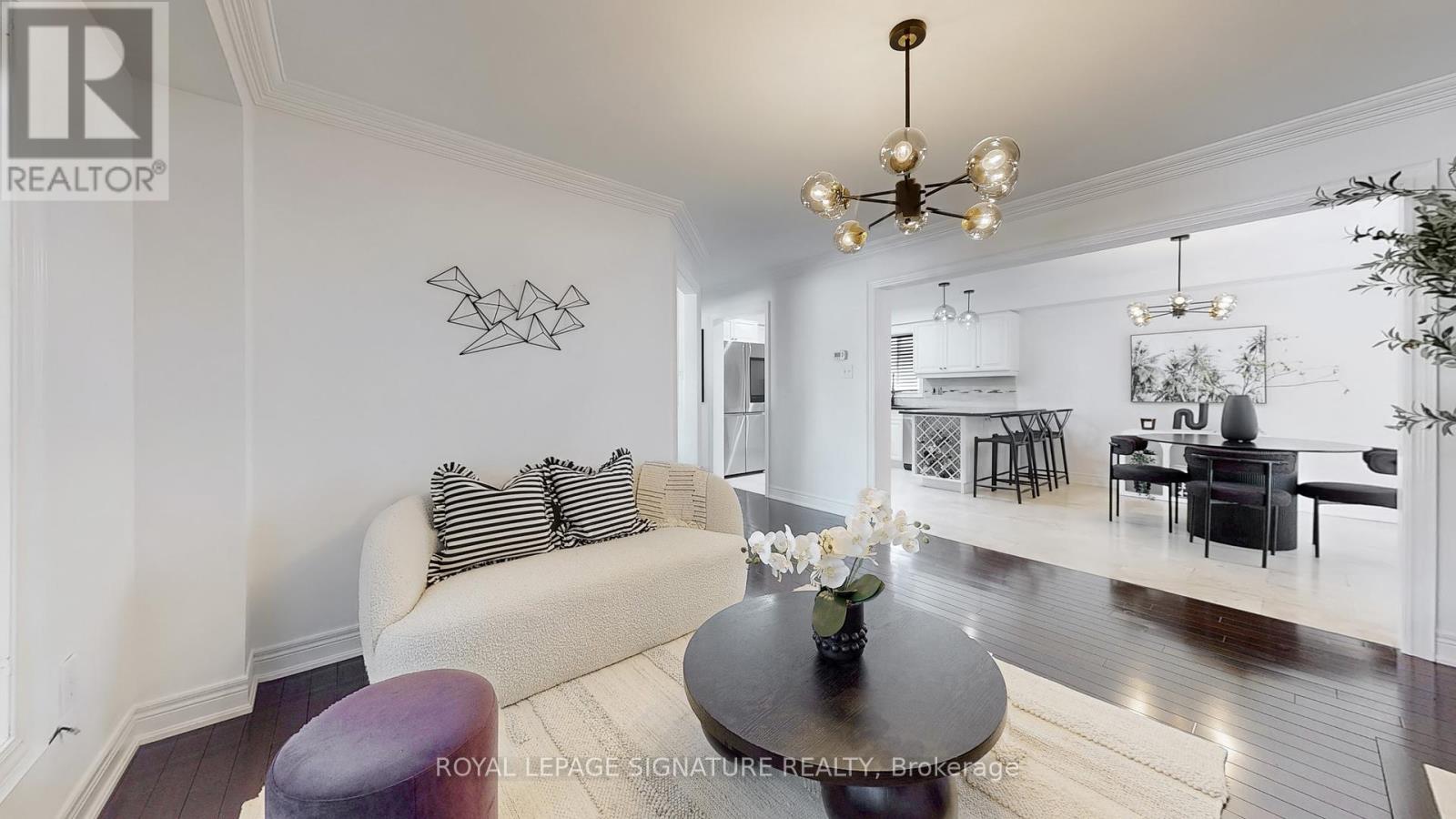 Photo 17 of 6412 Newcombe Drive, Mississauga ON