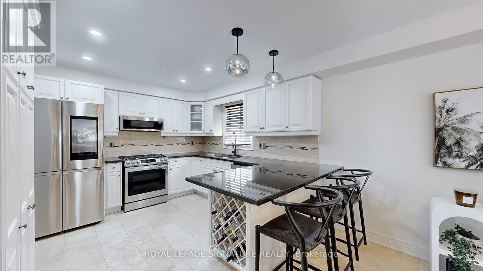 Photo 18 of 6412 Newcombe Drive, Mississauga ON