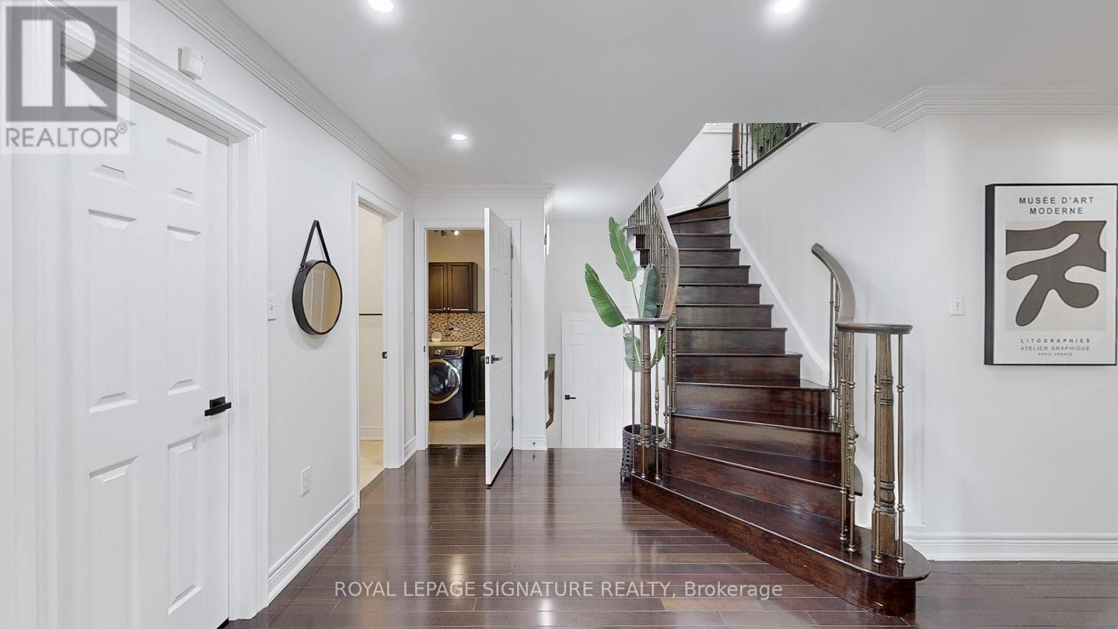 Photo 28 of 6412 Newcombe Drive, Mississauga ON
