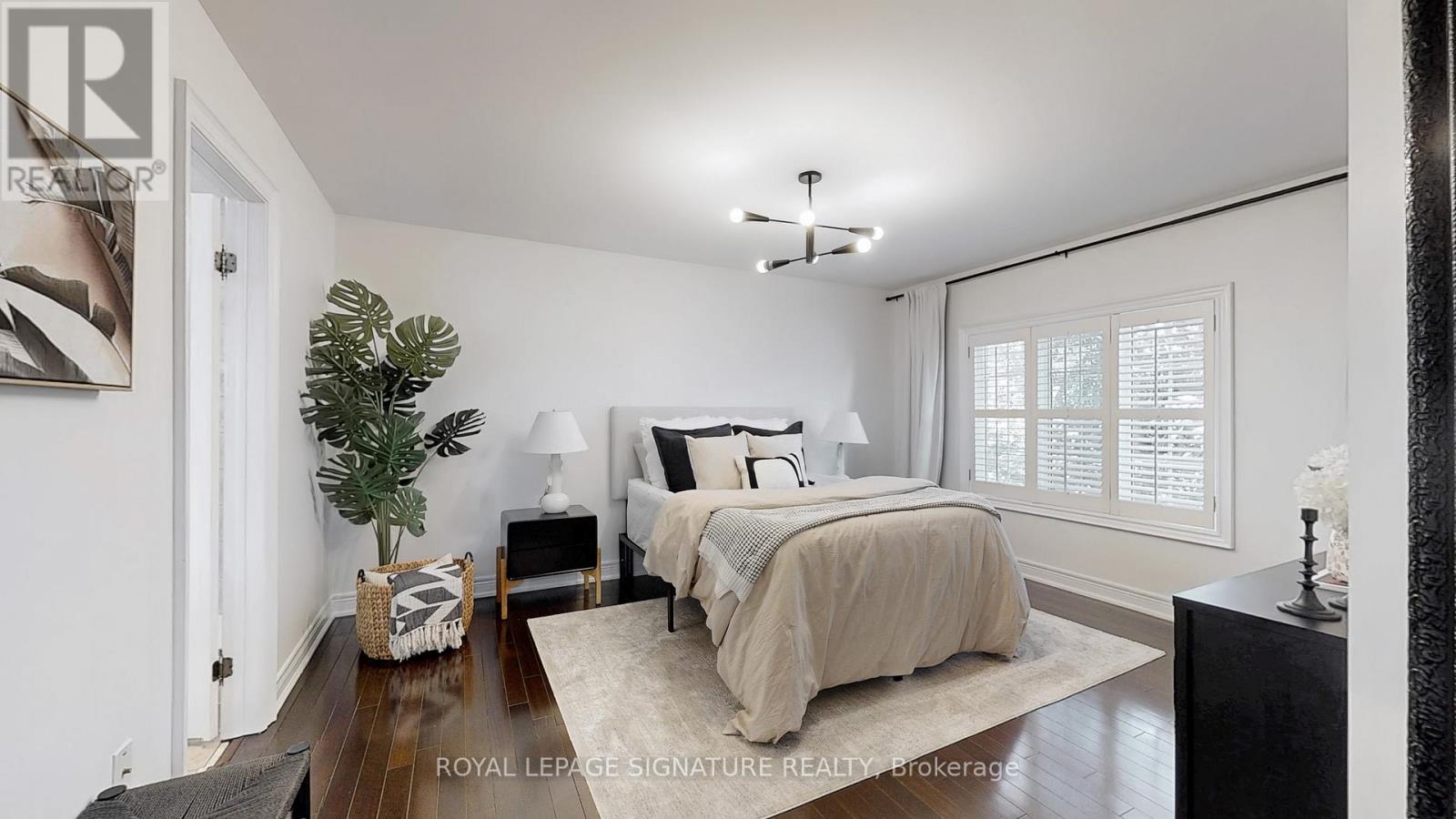 Photo 29 of 6412 Newcombe Drive, Mississauga ON