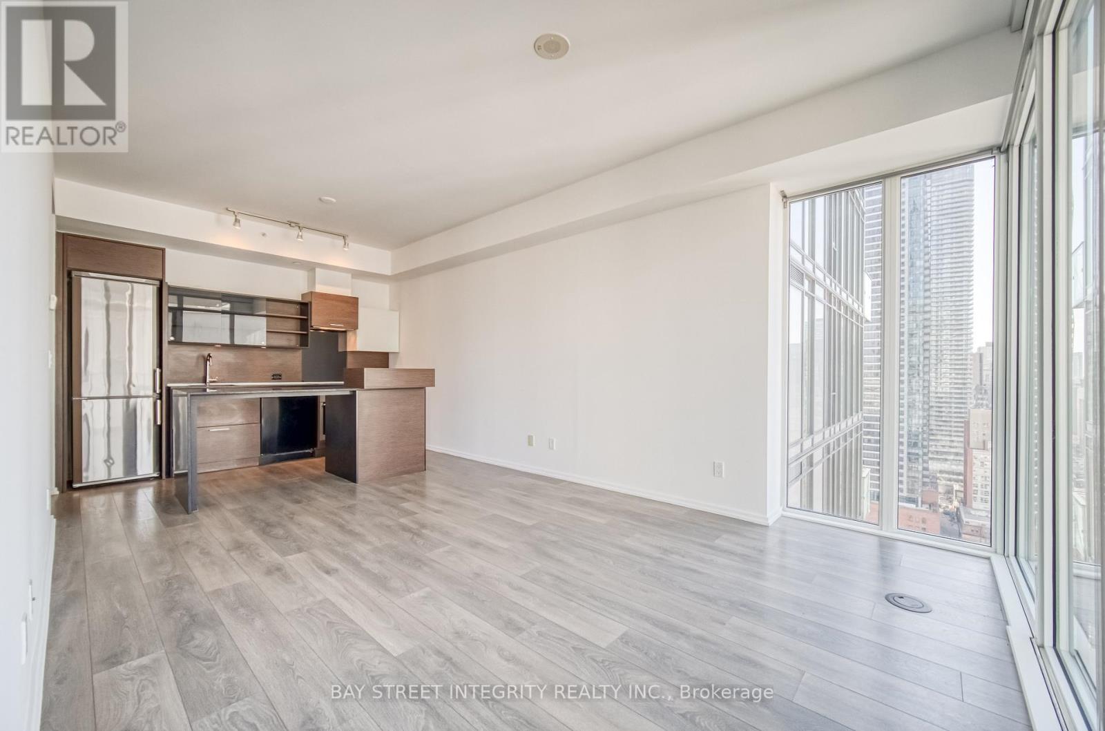 Photo 13 of 2105 75 St Nicholas Street, Toronto ON