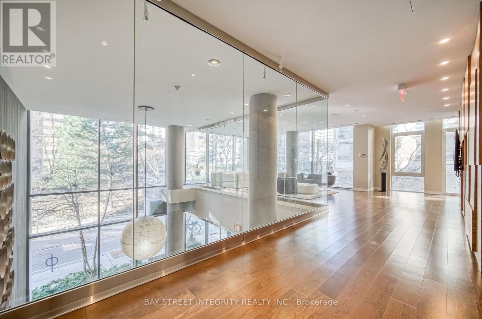 Photo 24 of 2105 75 St Nicholas Street, Toronto ON
