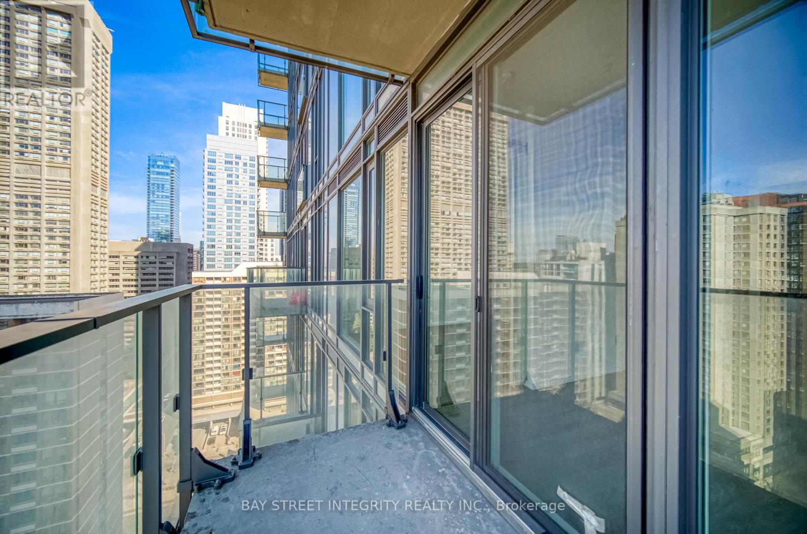 Photo 20 of 2105 75 St Nicholas Street, Toronto ON