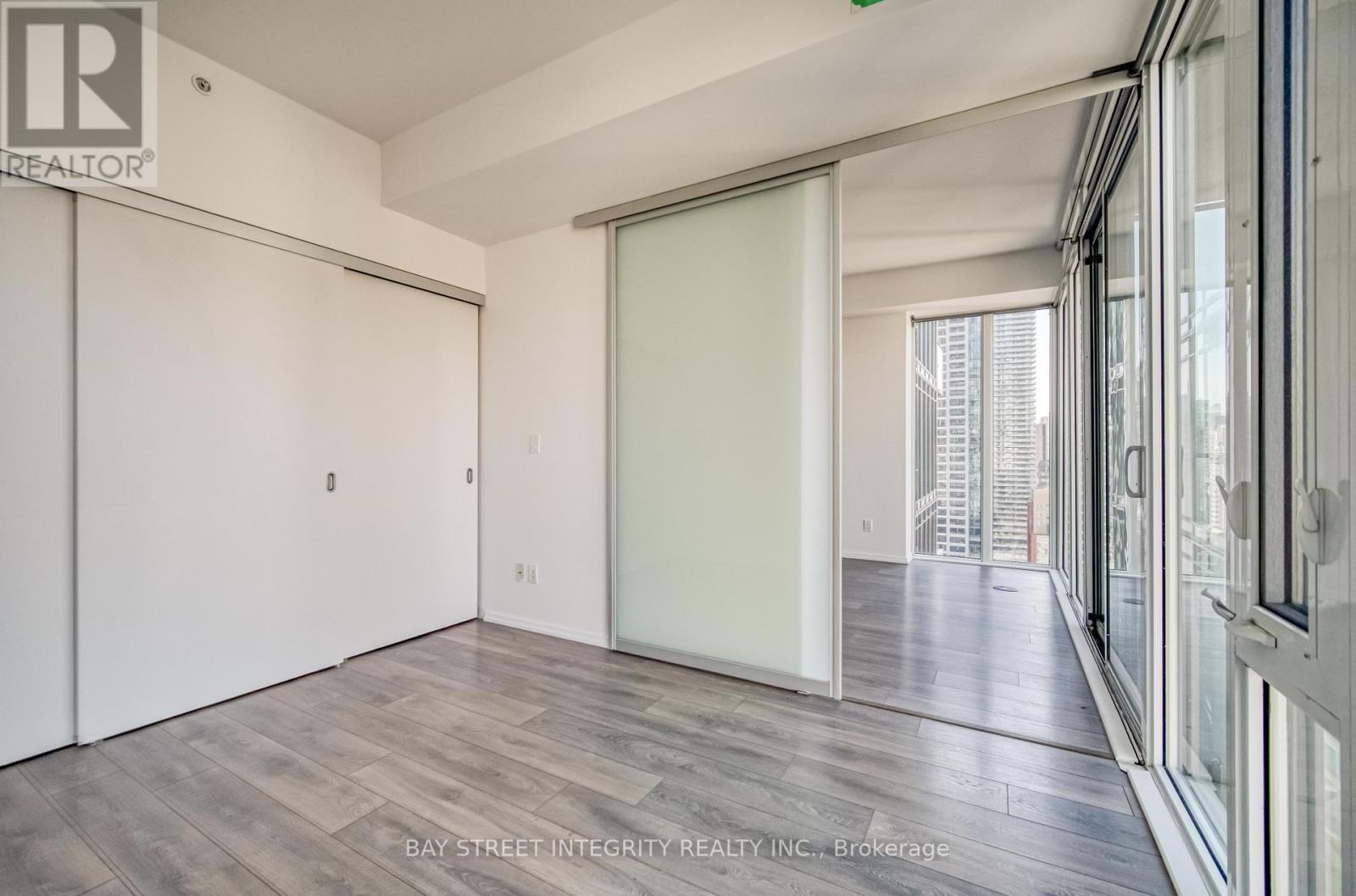 Photo 15 of 2105 75 St Nicholas Street, Toronto ON