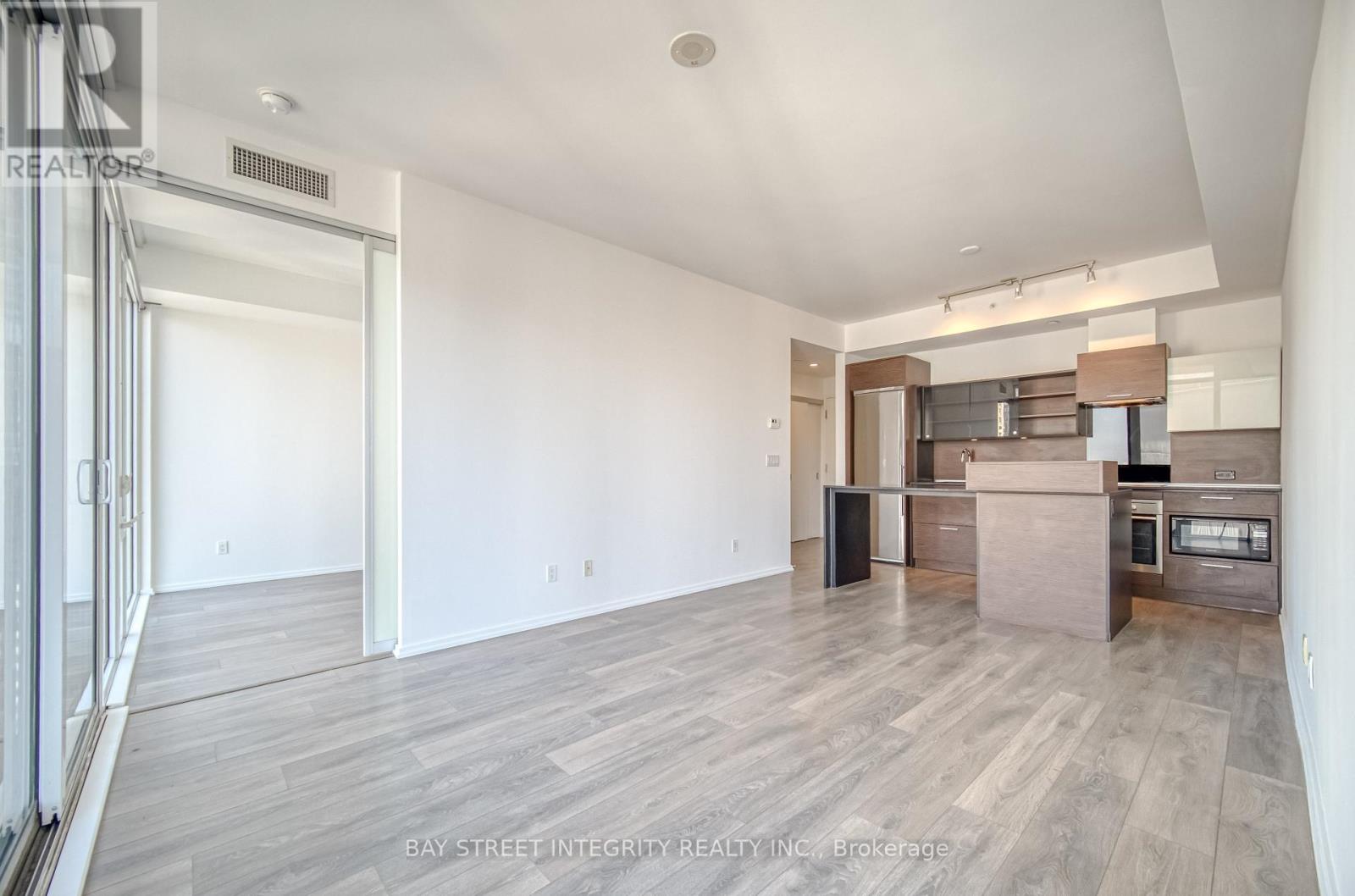 Photo 12 of 2105 75 St Nicholas Street, Toronto ON