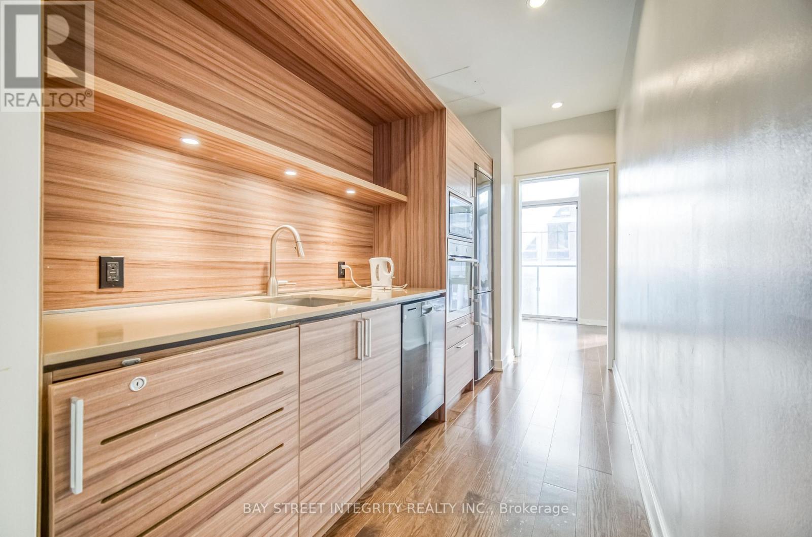 Photo 27 of 2105 75 St Nicholas Street, Toronto ON