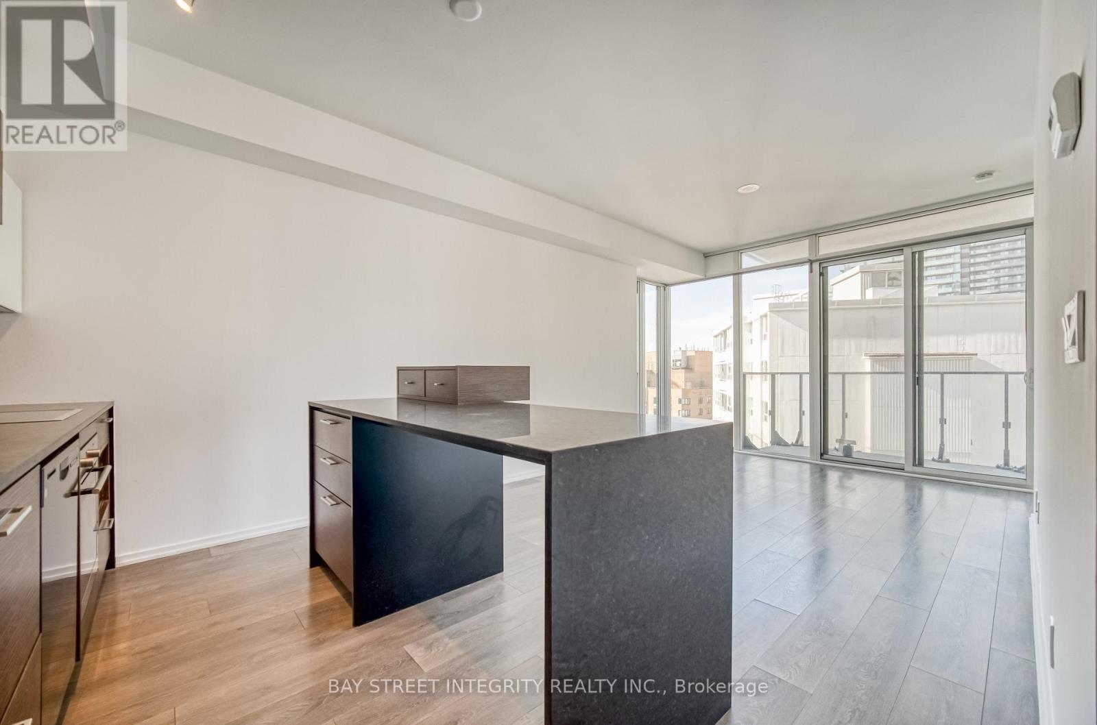 Photo 6 of 2105 75 St Nicholas Street, Toronto ON