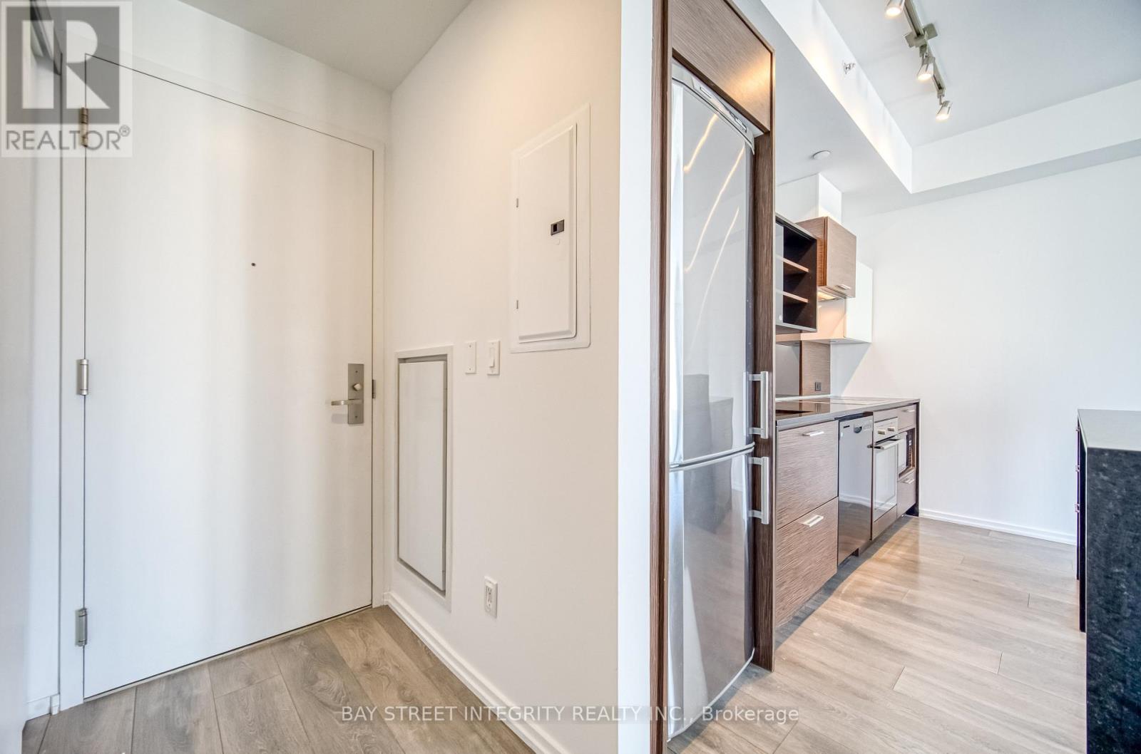 Photo 5 of 2105 75 St Nicholas Street, Toronto ON