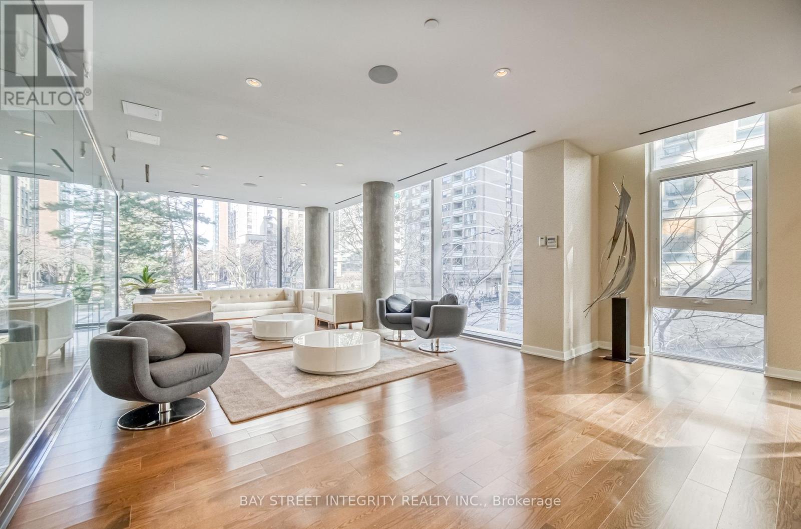 Photo 25 of 2105 75 St Nicholas Street, Toronto ON