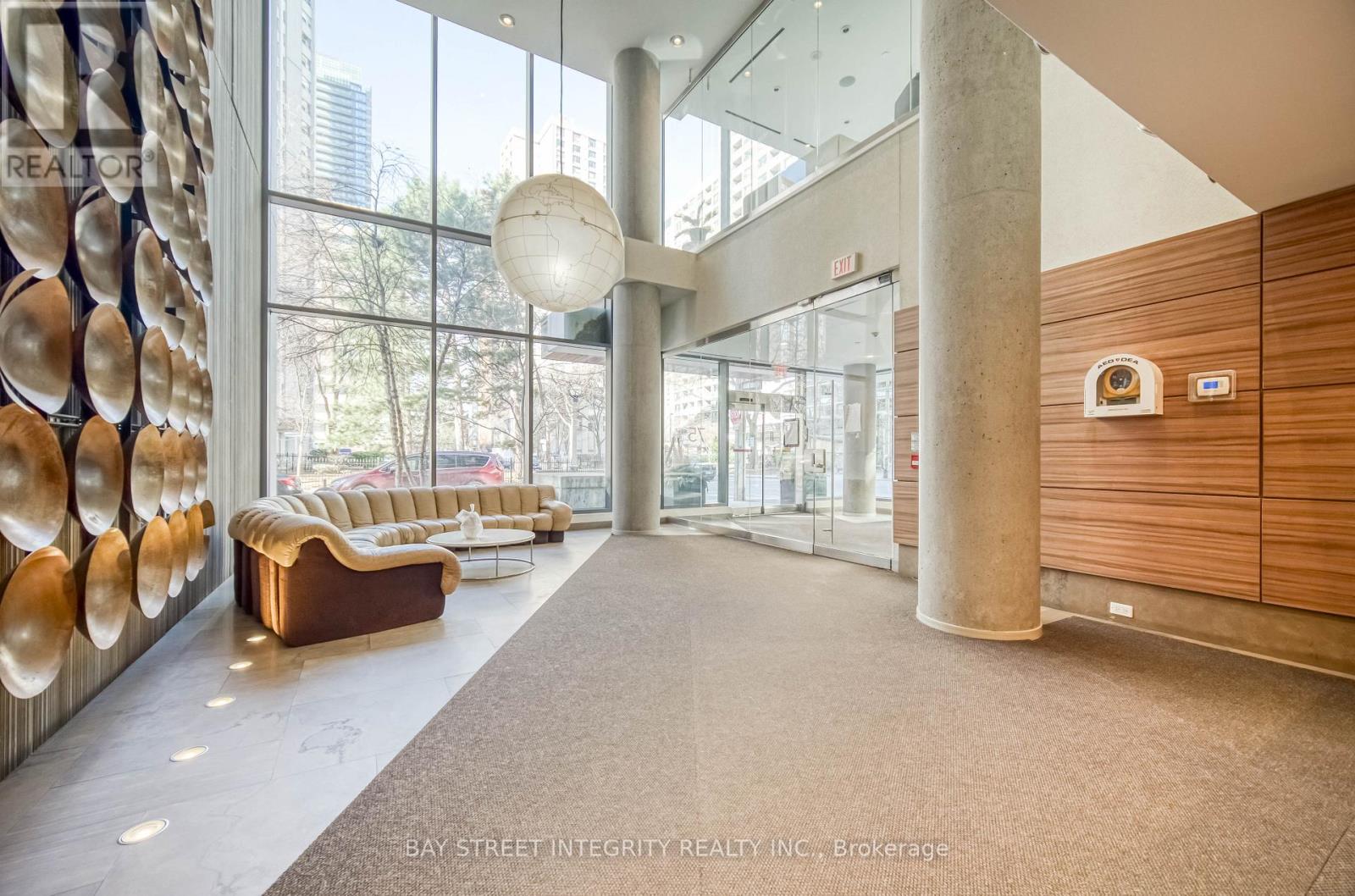 Photo 3 of 2105 75 St Nicholas Street, Toronto ON