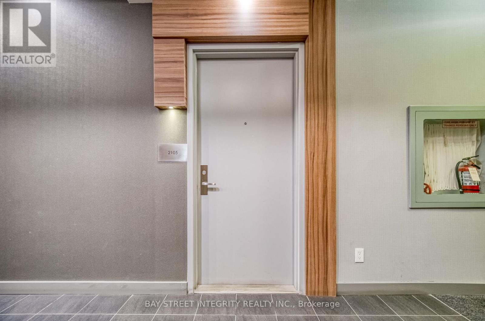 Photo 4 of 2105 75 St Nicholas Street, Toronto ON