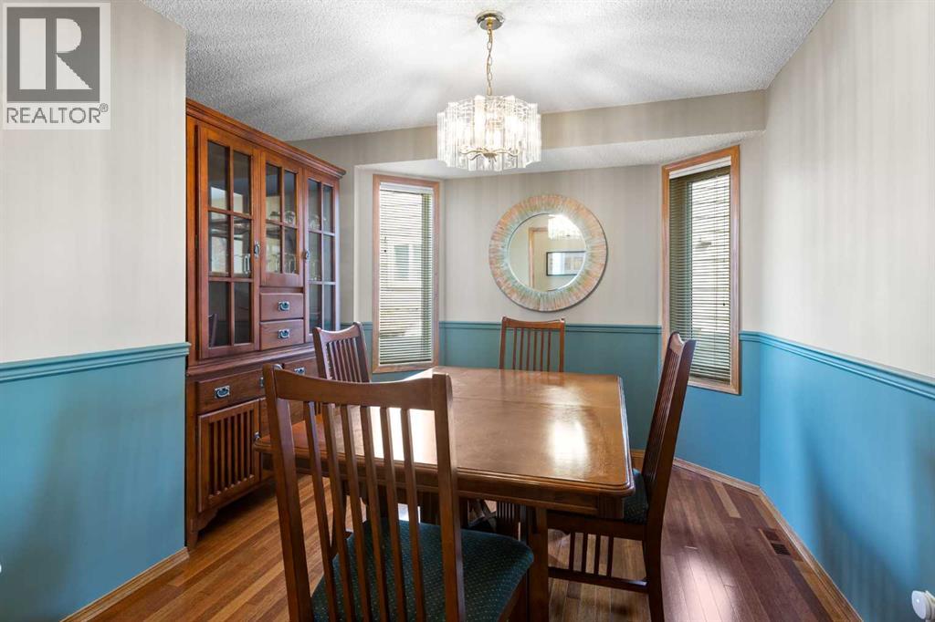 Photo 7 of 13 Shawbrooke Close Sw, Calgary AB