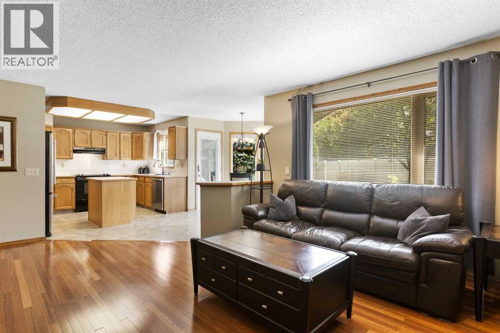 Photo 14 of 13 Shawbrooke Close Sw, Calgary AB