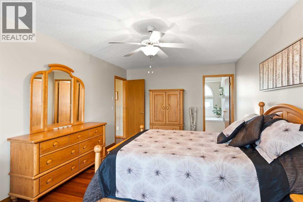 Photo 17 of 13 Shawbrooke Close Sw, Calgary AB