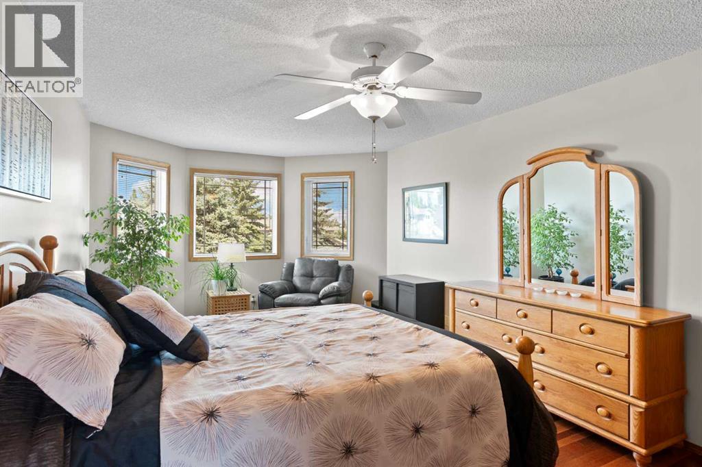 Photo 16 of 13 Shawbrooke Close Sw, Calgary AB
