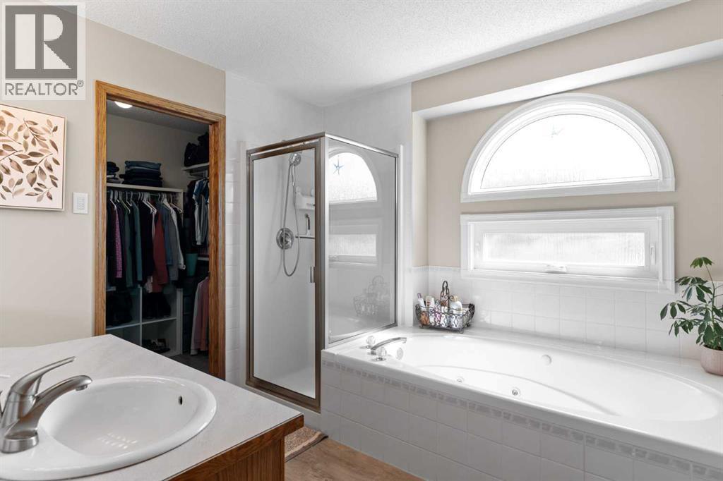 Photo 18 of 13 Shawbrooke Close Sw, Calgary AB