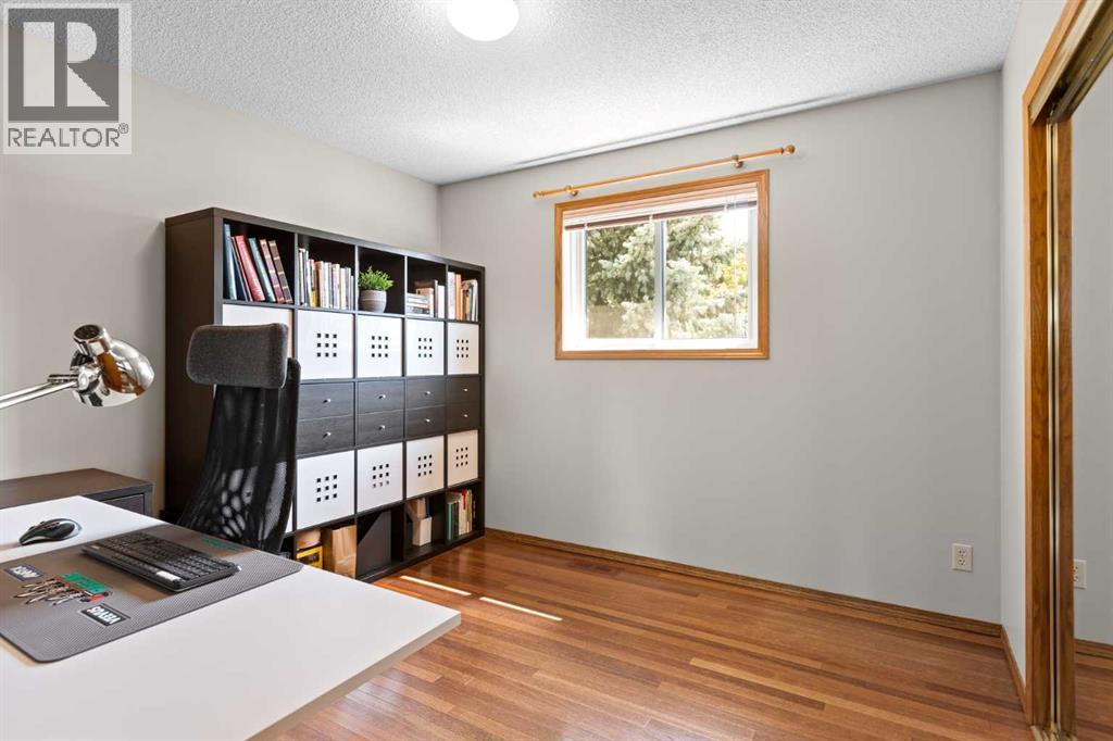 Photo 23 of 13 Shawbrooke Close Sw, Calgary AB