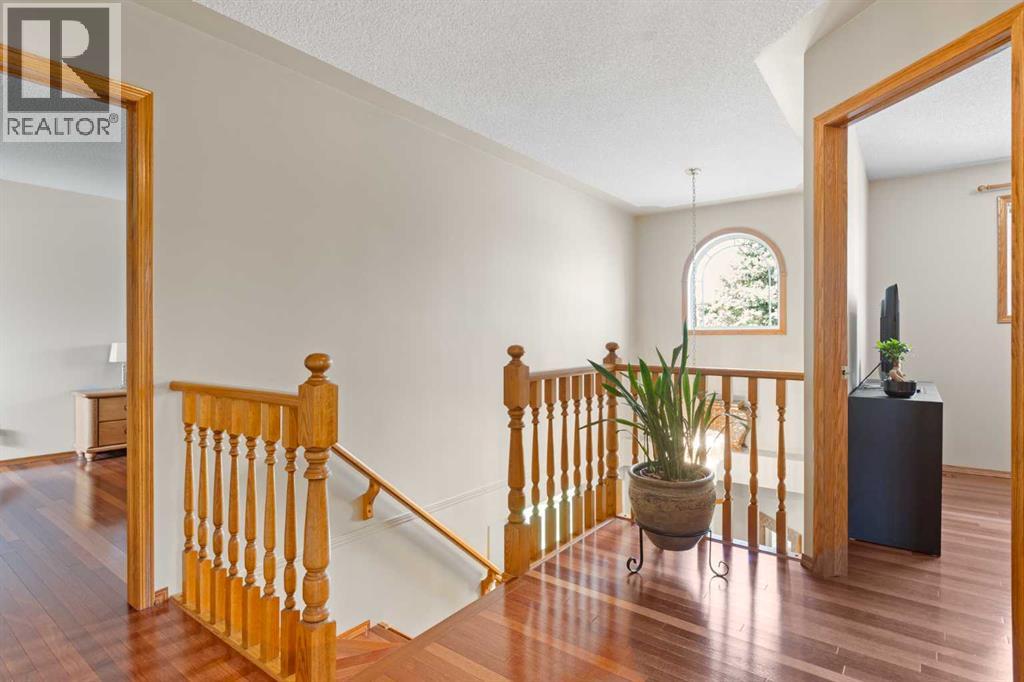 Photo 20 of 13 Shawbrooke Close Sw, Calgary AB