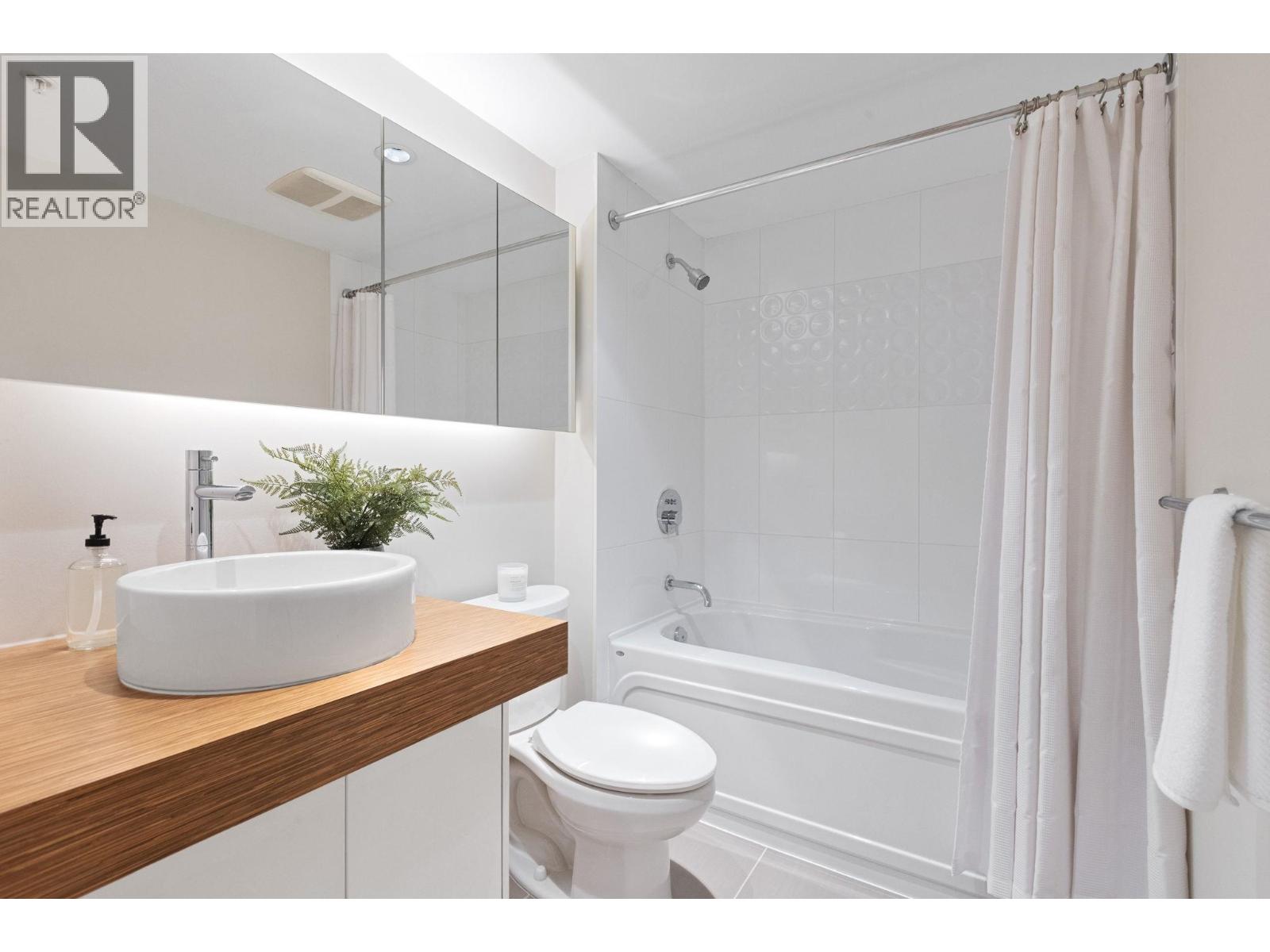 Photo 16 of 507 168 Powell Street, Vancouver BC