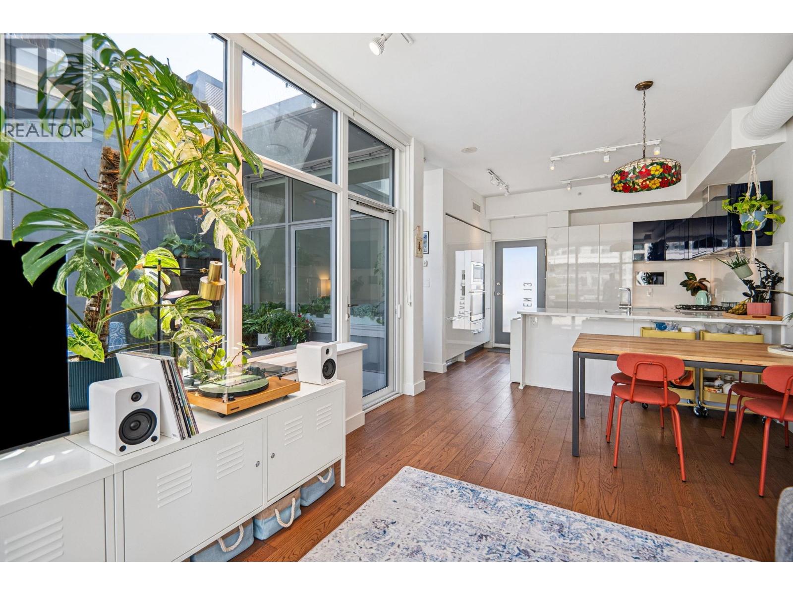 Photo 7 of 713 108 E 1st Avenue, Vancouver BC