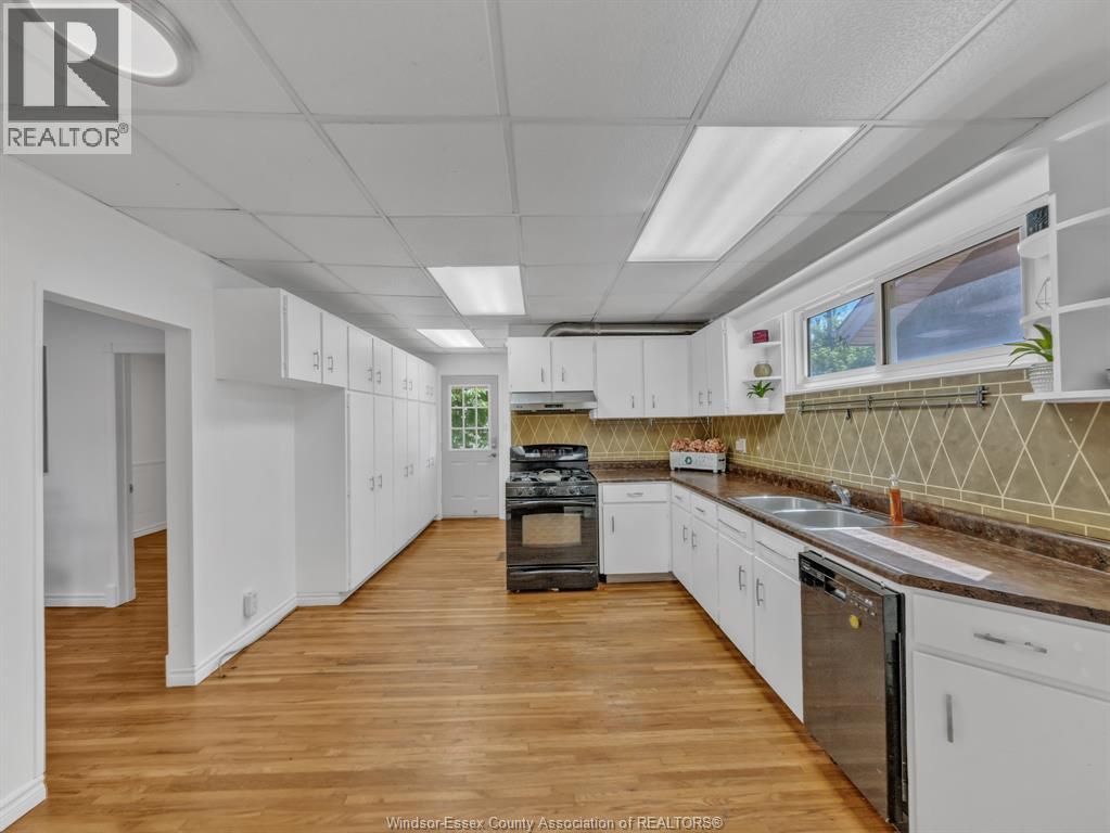Photo 11 of 1164 Elm Avenue, Windsor ON