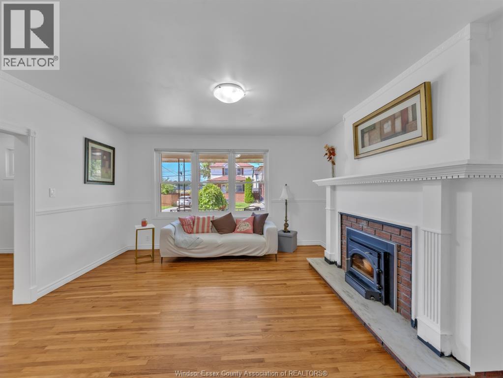 Photo 6 of 1164 Elm Avenue, Windsor ON