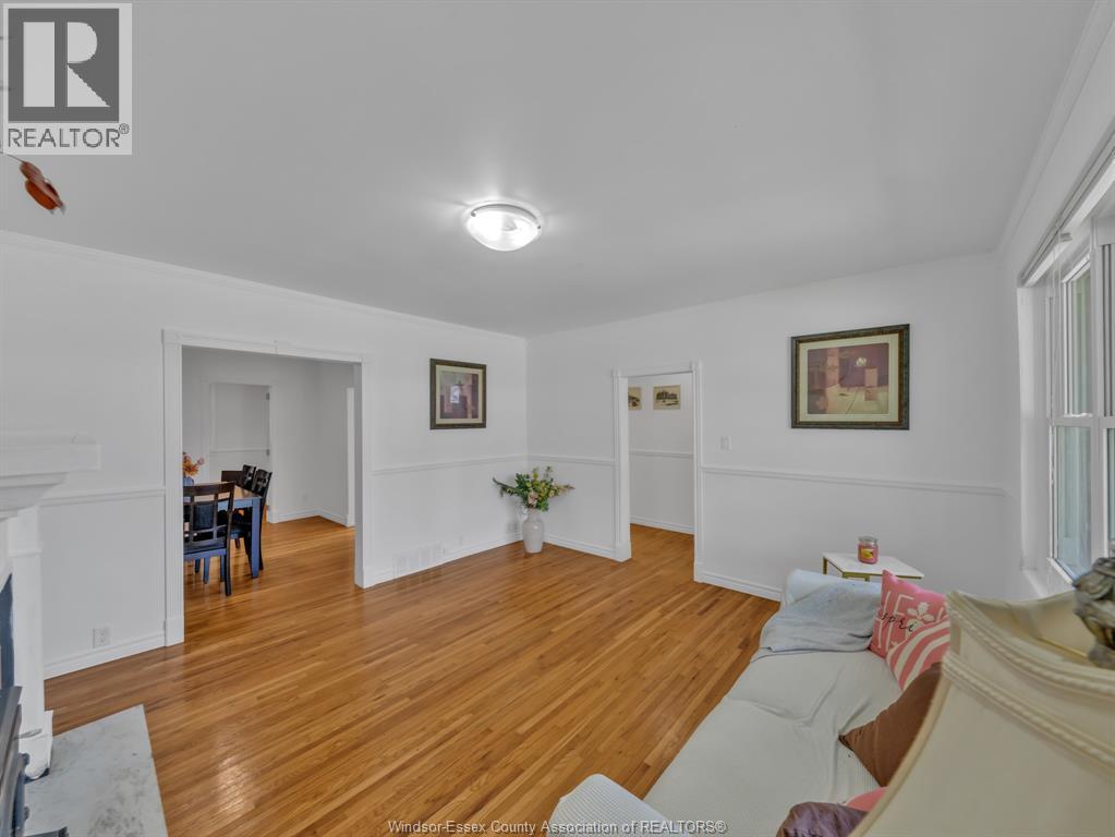 Photo 7 of 1164 Elm Avenue, Windsor ON