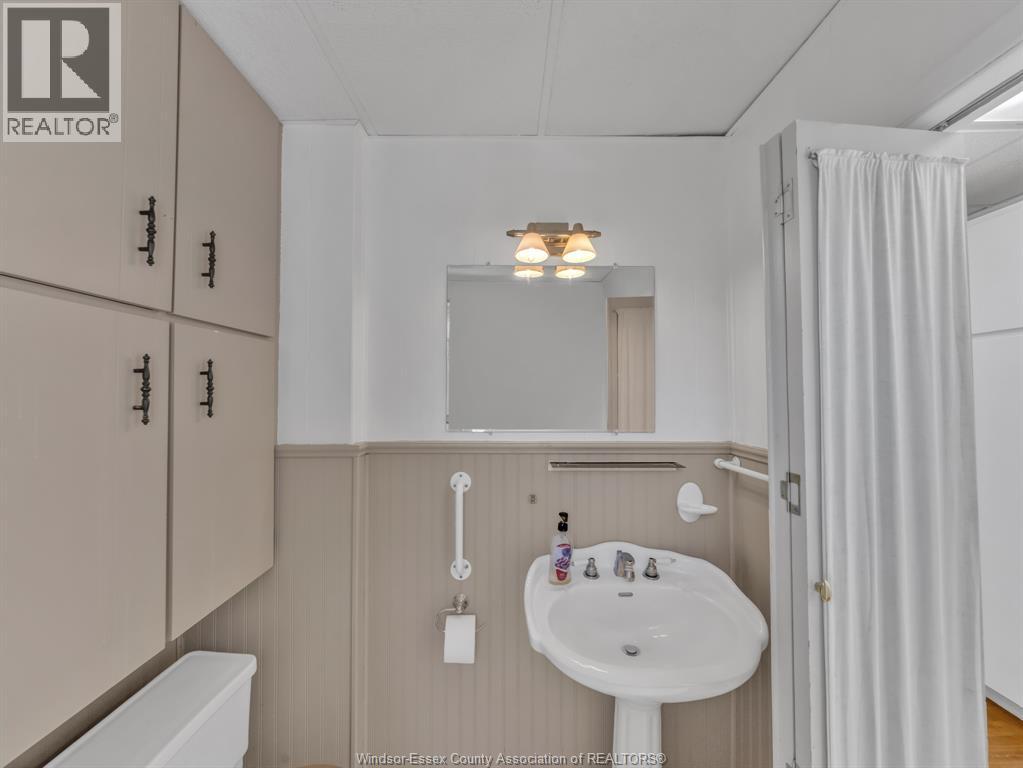 Photo 14 of 1164 Elm Avenue, Windsor ON