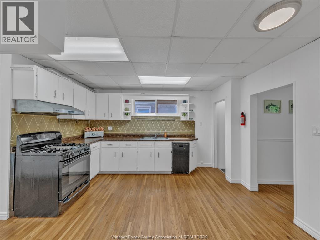 Photo 10 of 1164 Elm Avenue, Windsor ON