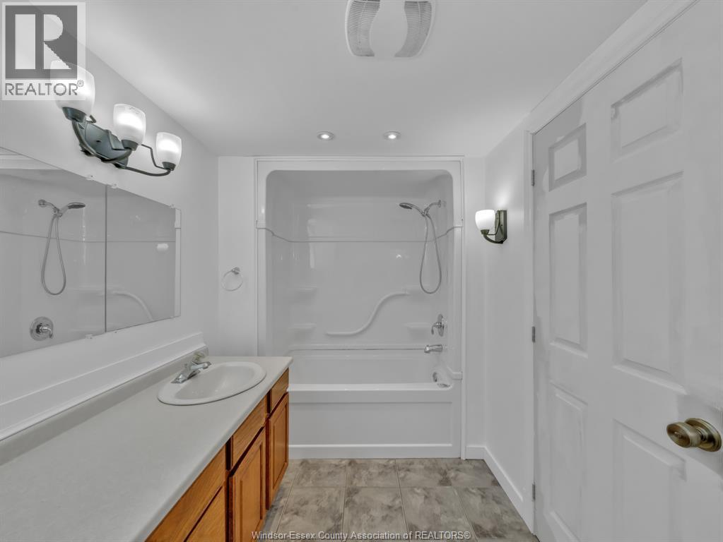 Photo 33 of 1164 Elm Avenue, Windsor ON