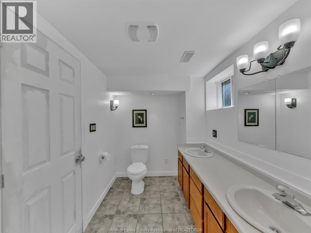 Photo 34 of 1164 Elm Avenue, Windsor ON