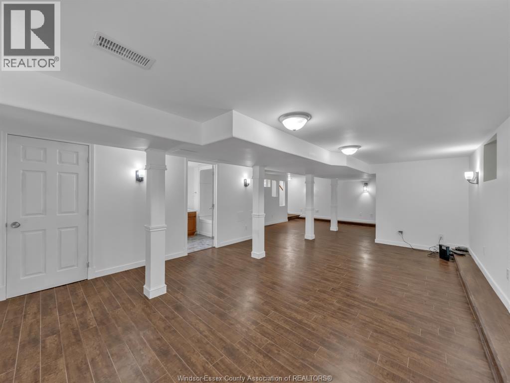Photo 31 of 1164 Elm Avenue, Windsor ON
