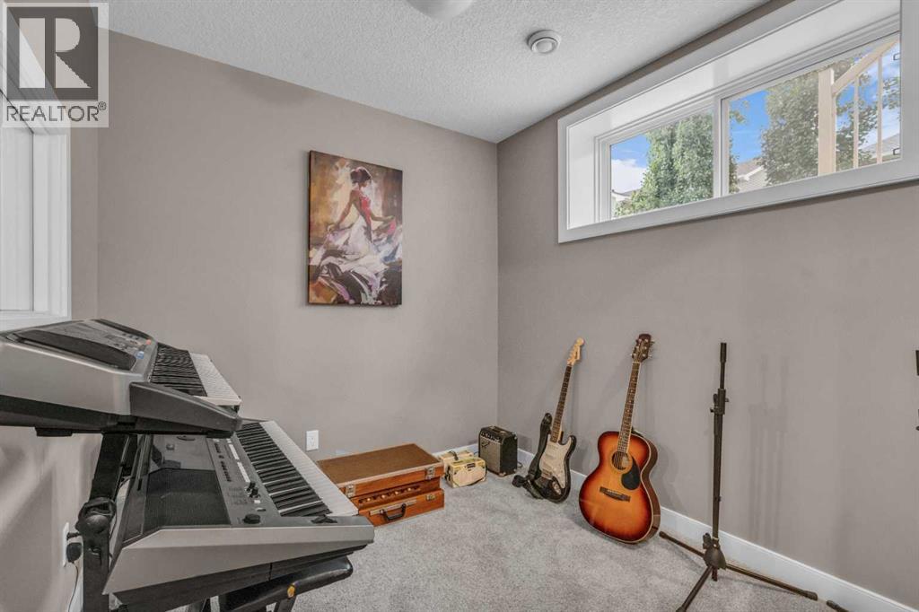 Single Family House for Sale in  Everhollow Green SW Evergreen Calgary 