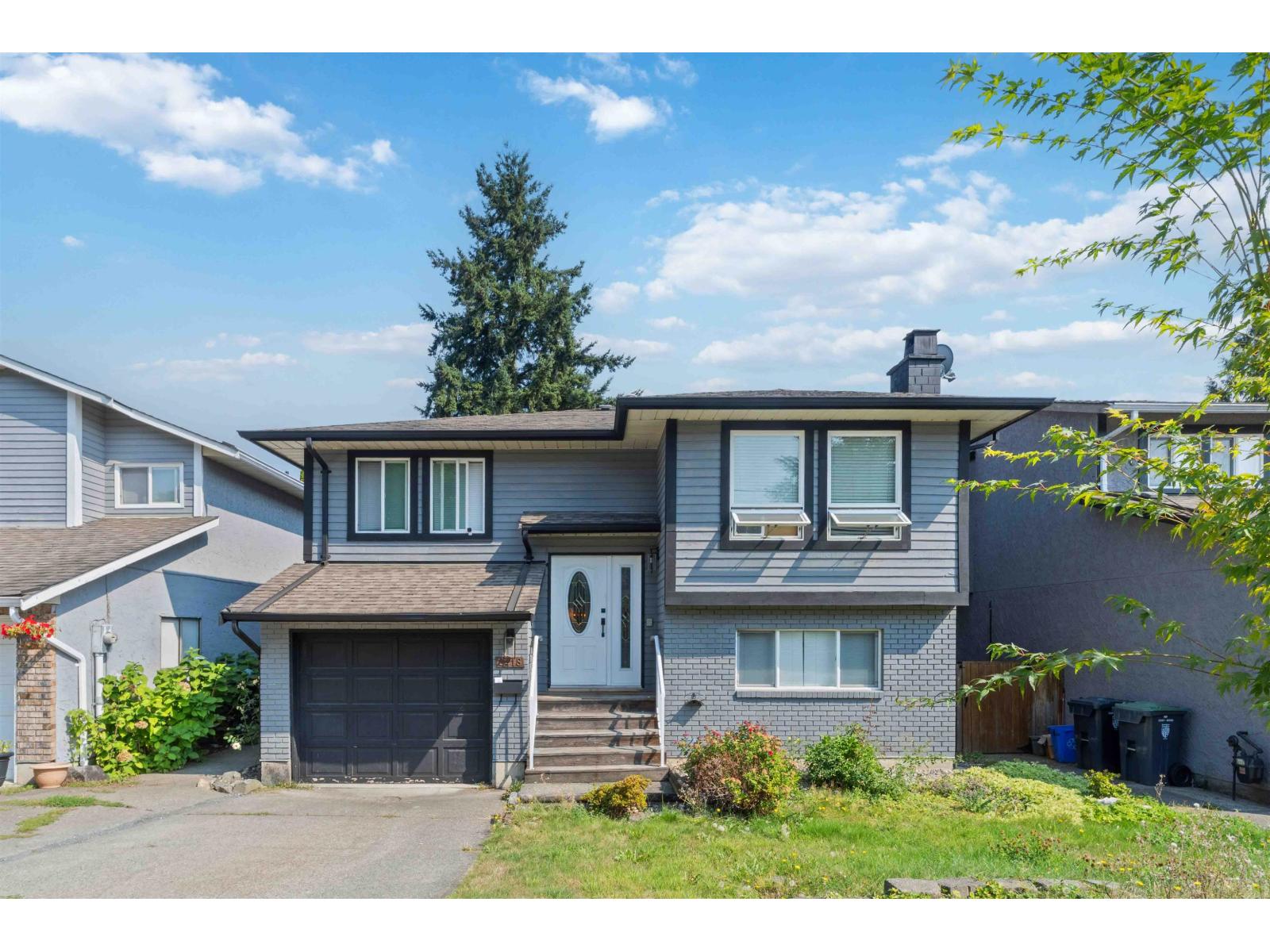 Photo 1 of 2418 Wayburne Crescent, Langley BC