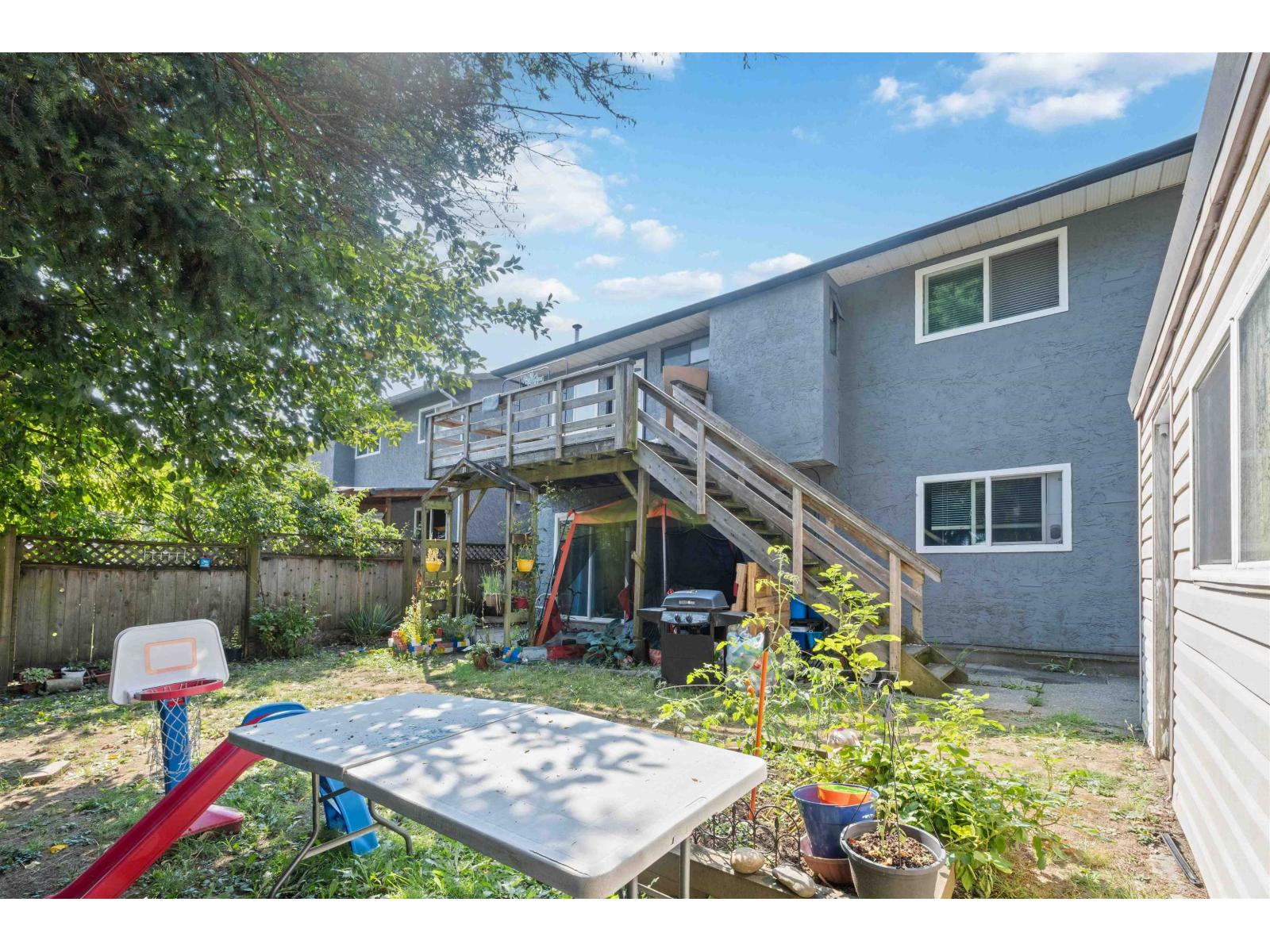 Photo 30 of 2418 Wayburne Crescent, Langley BC