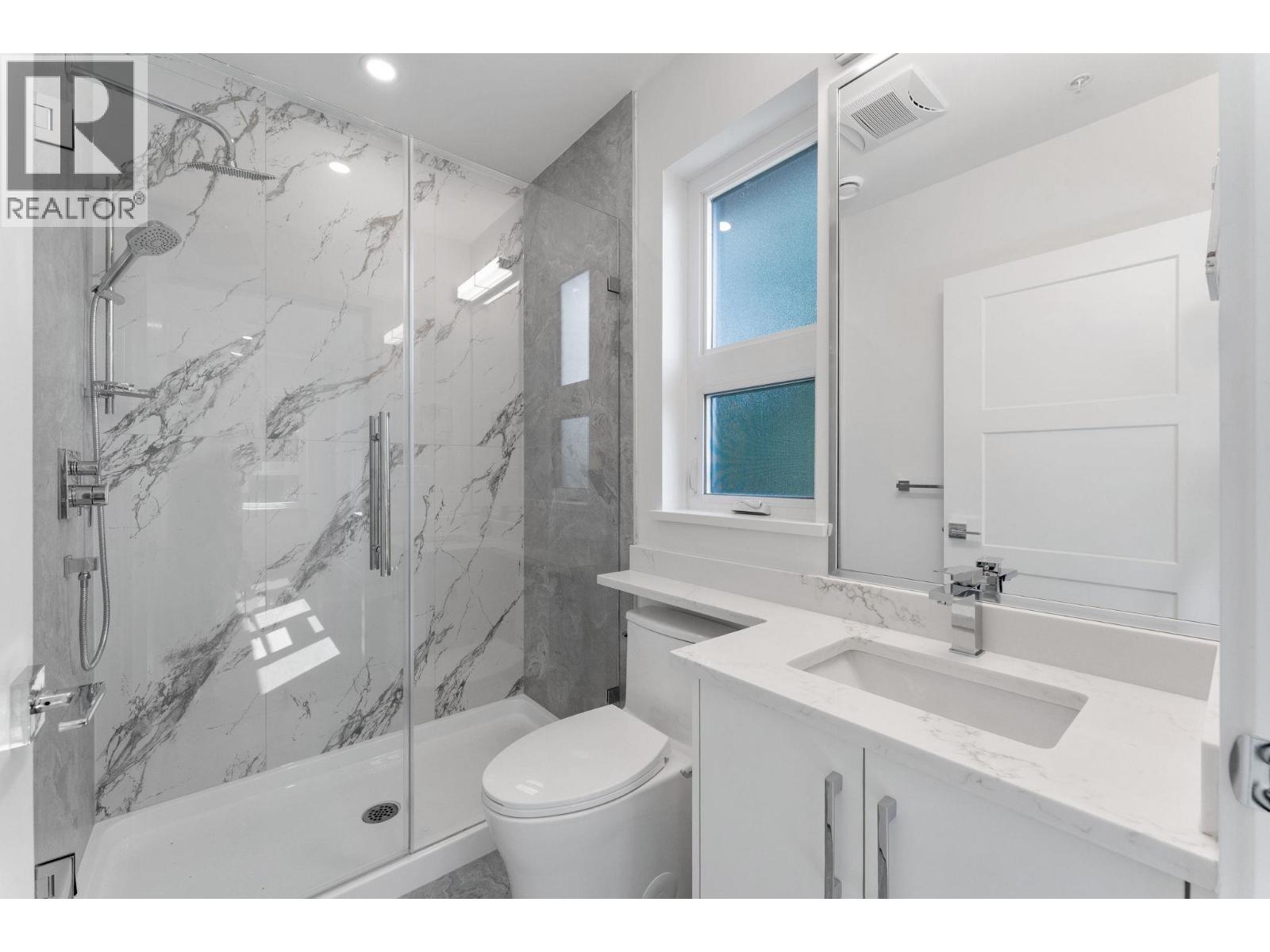 Photo 13 of 842 St Denis Avenue, North Vancouver BC