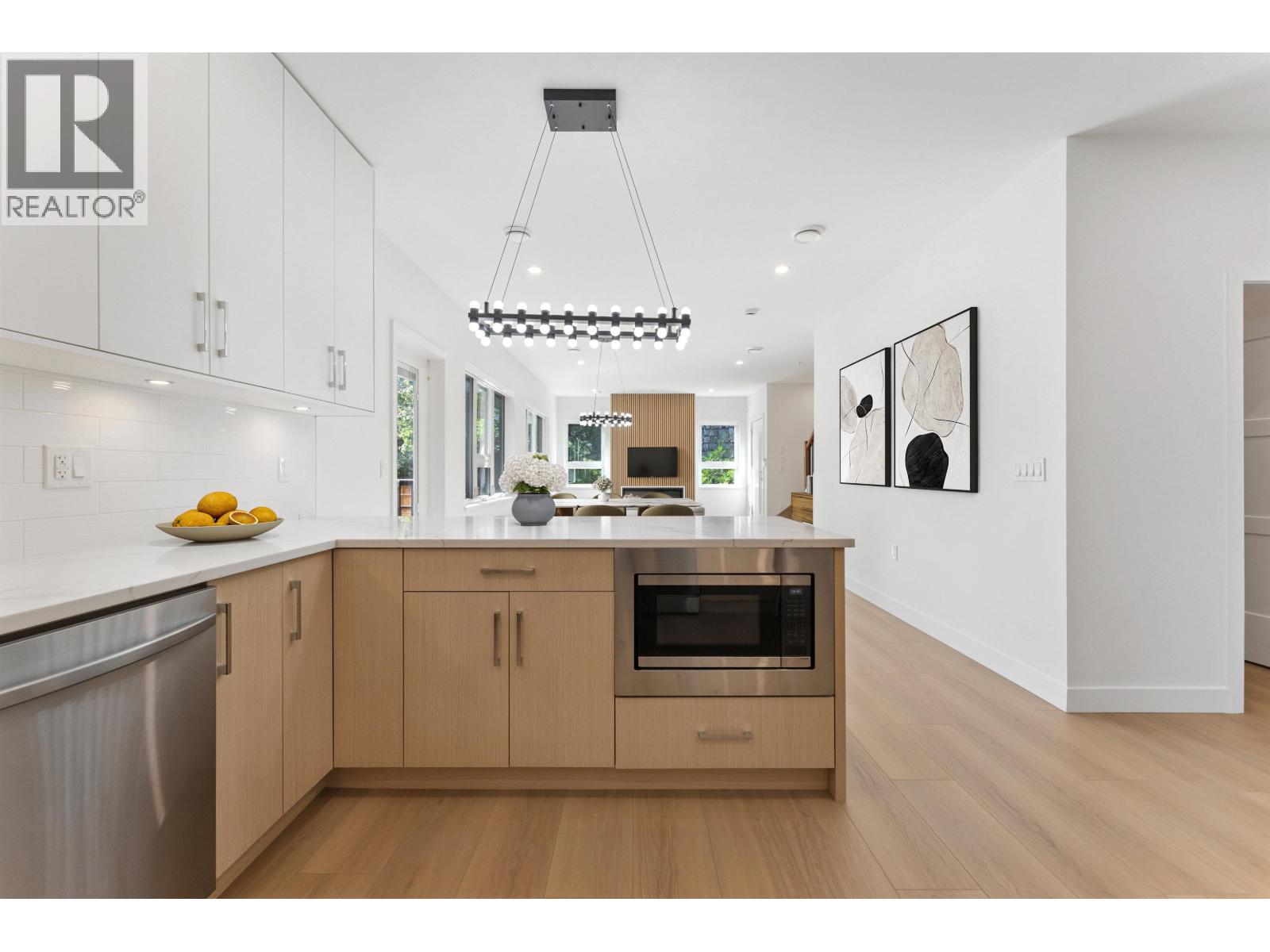 Photo 7 of 842 St Denis Avenue, North Vancouver BC