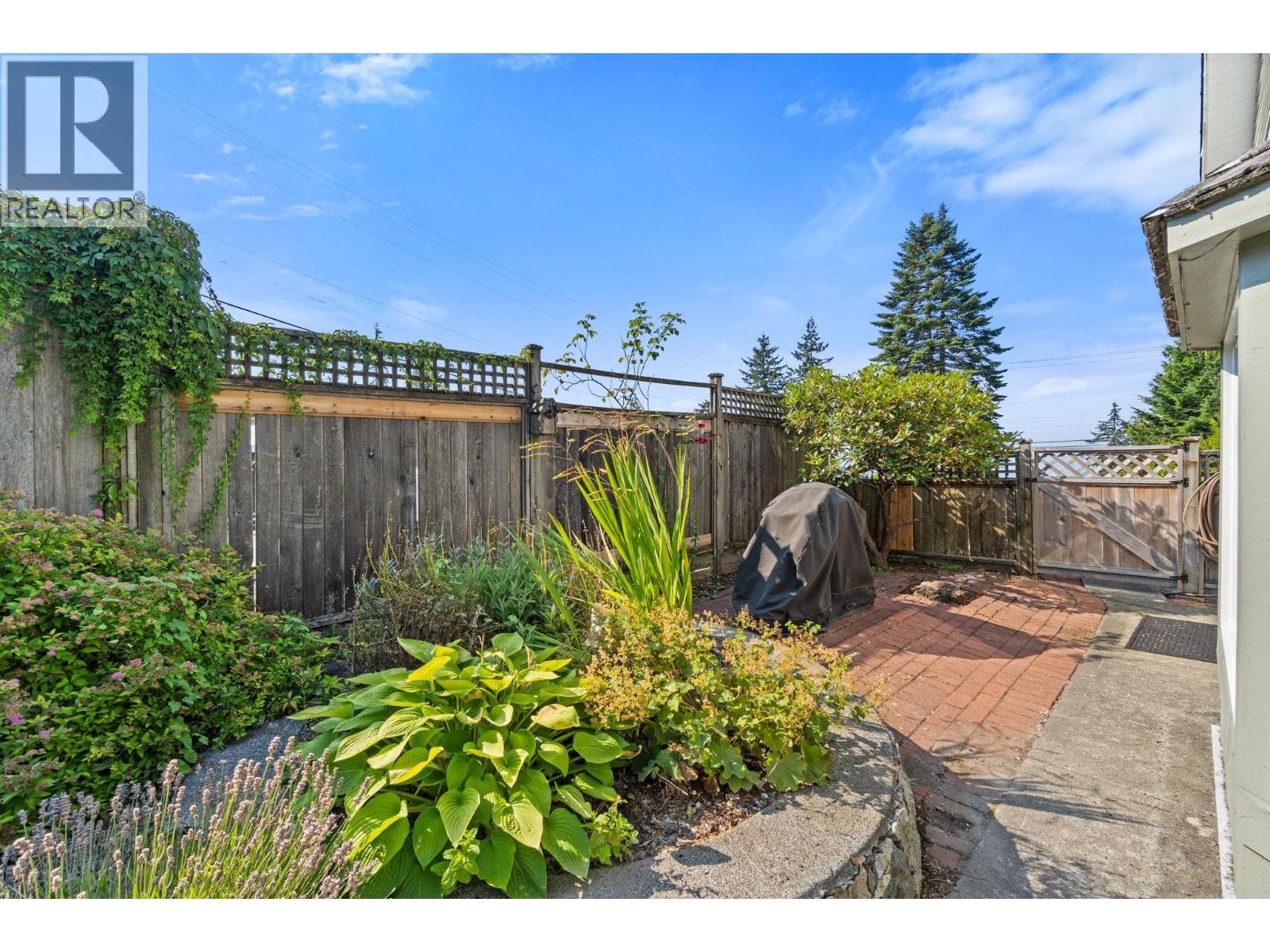 Photo 38 of 442 Monteray Avenue, North Vancouver BC