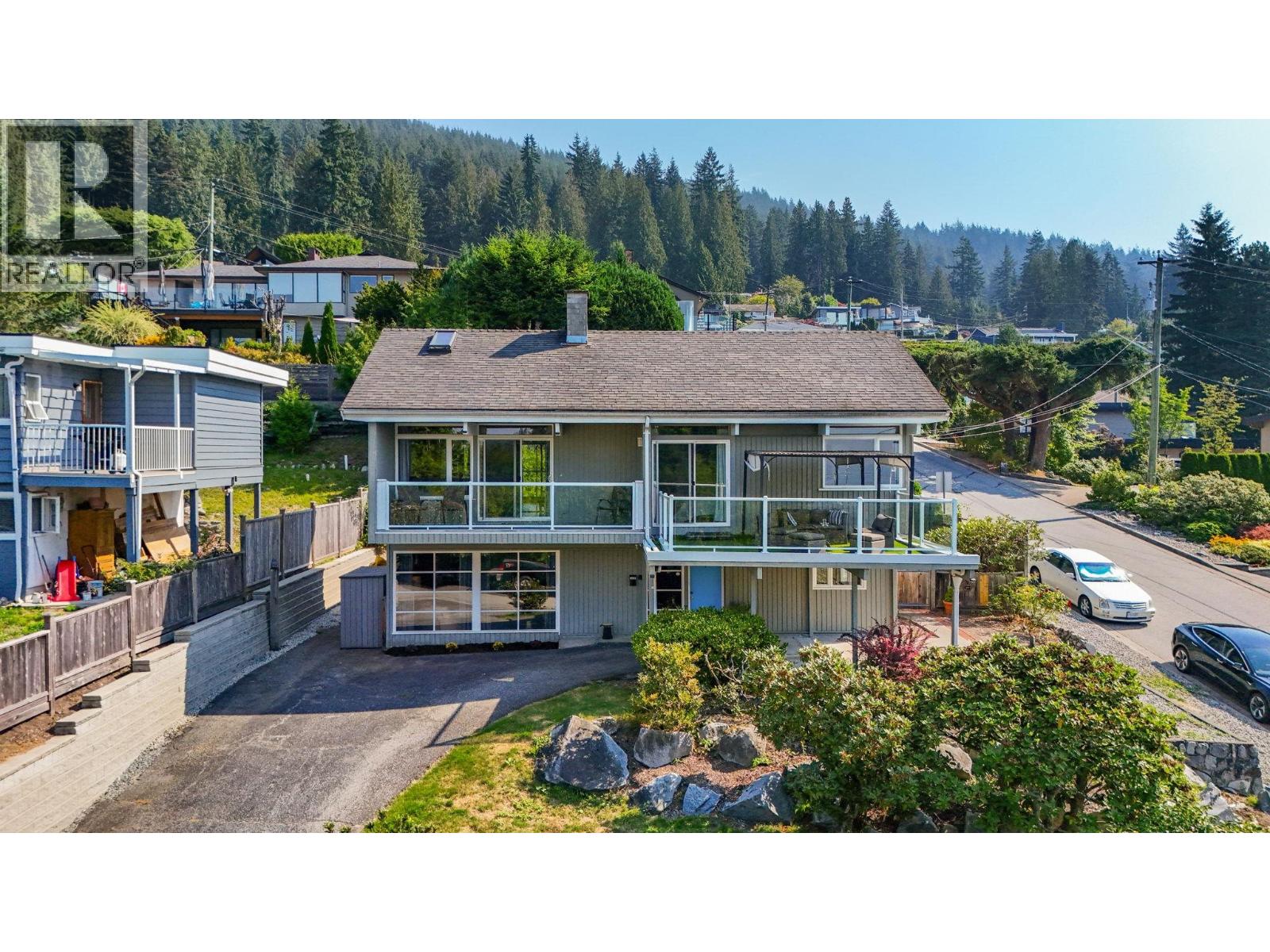 Photo 6 of 442 Monteray Avenue, North Vancouver BC