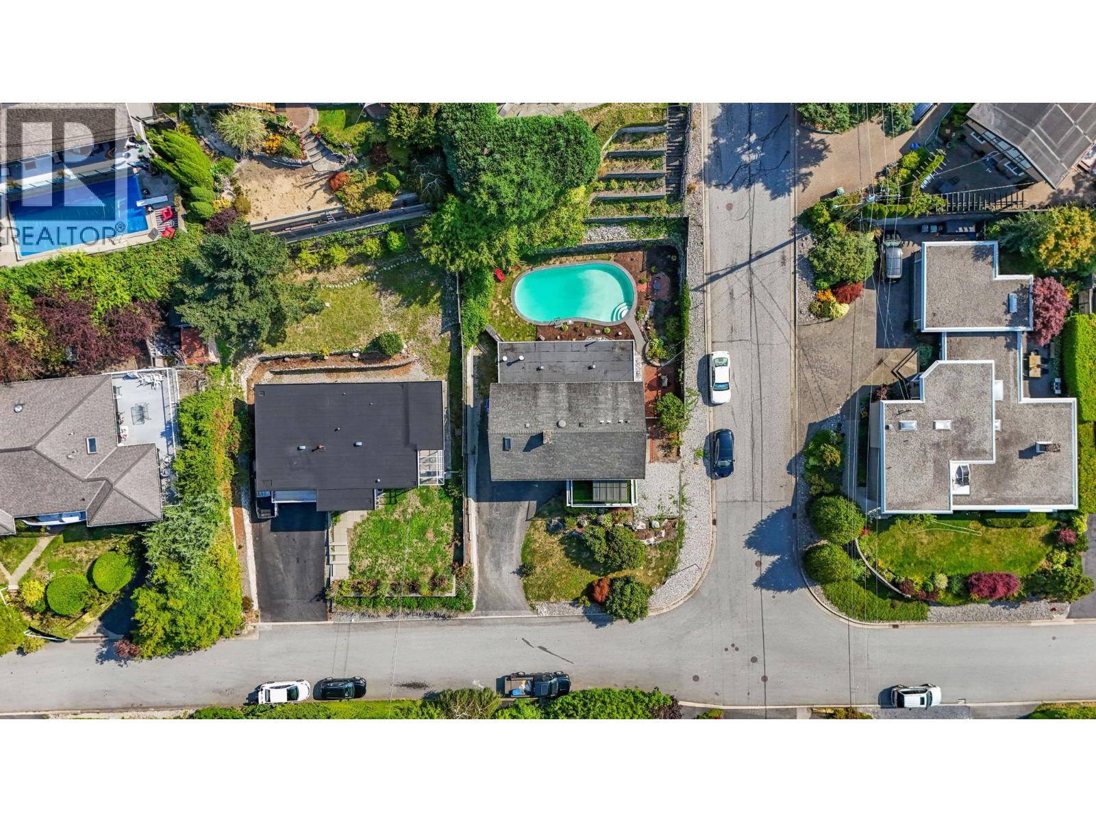 Photo 8 of 442 Monteray Avenue, North Vancouver BC