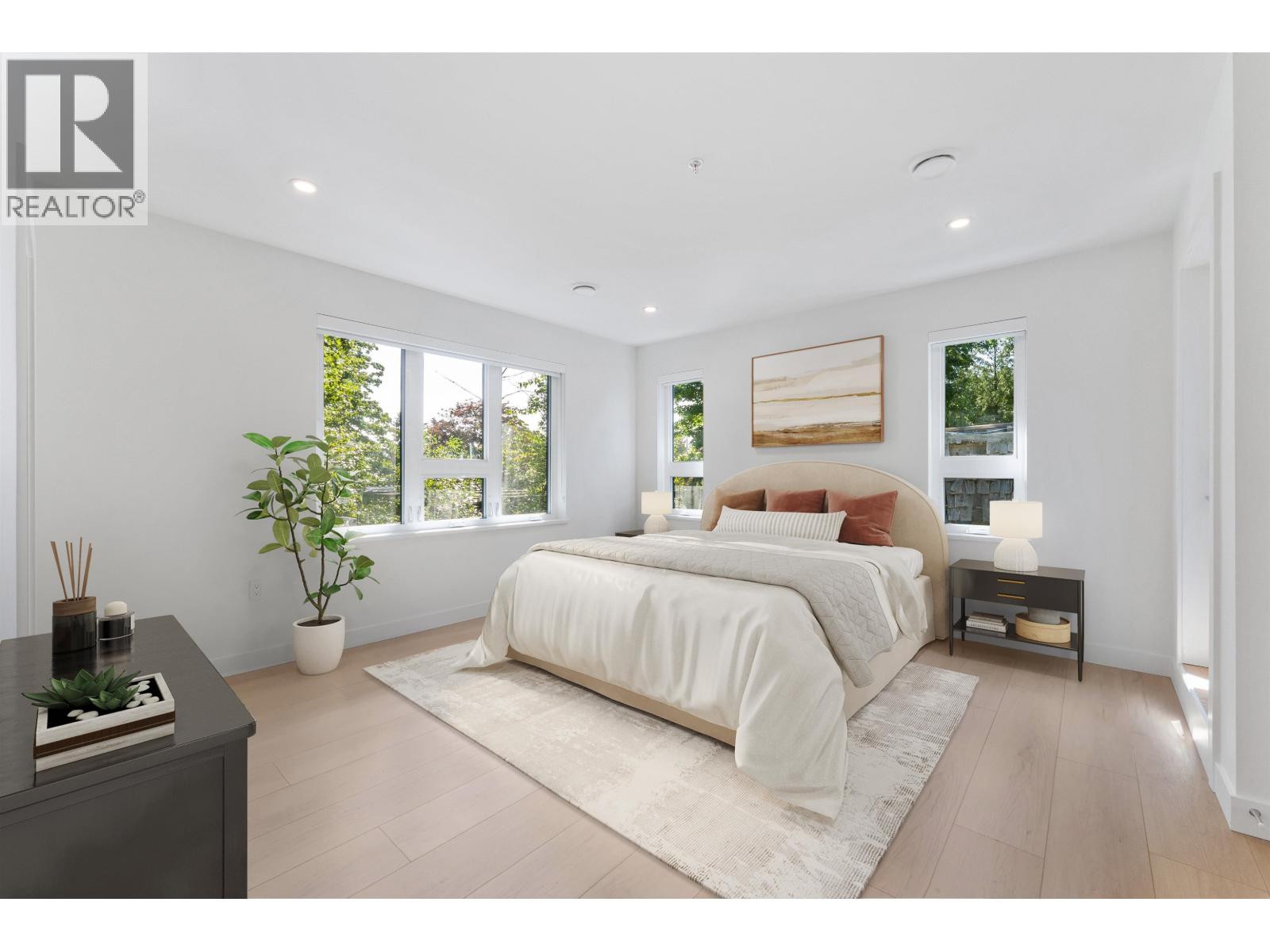 Photo 11 of 842 St Denis Avenue, North Vancouver BC