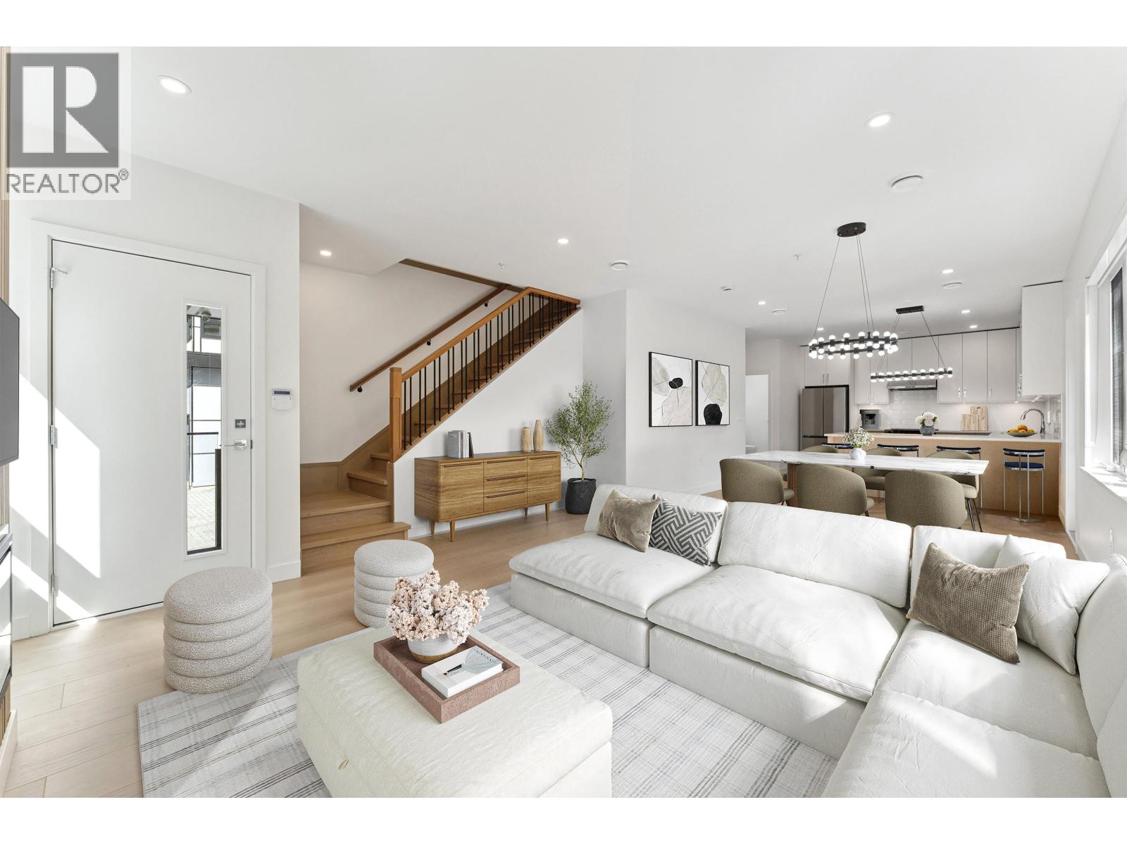 Photo 2 of 842 St Denis Avenue, North Vancouver BC