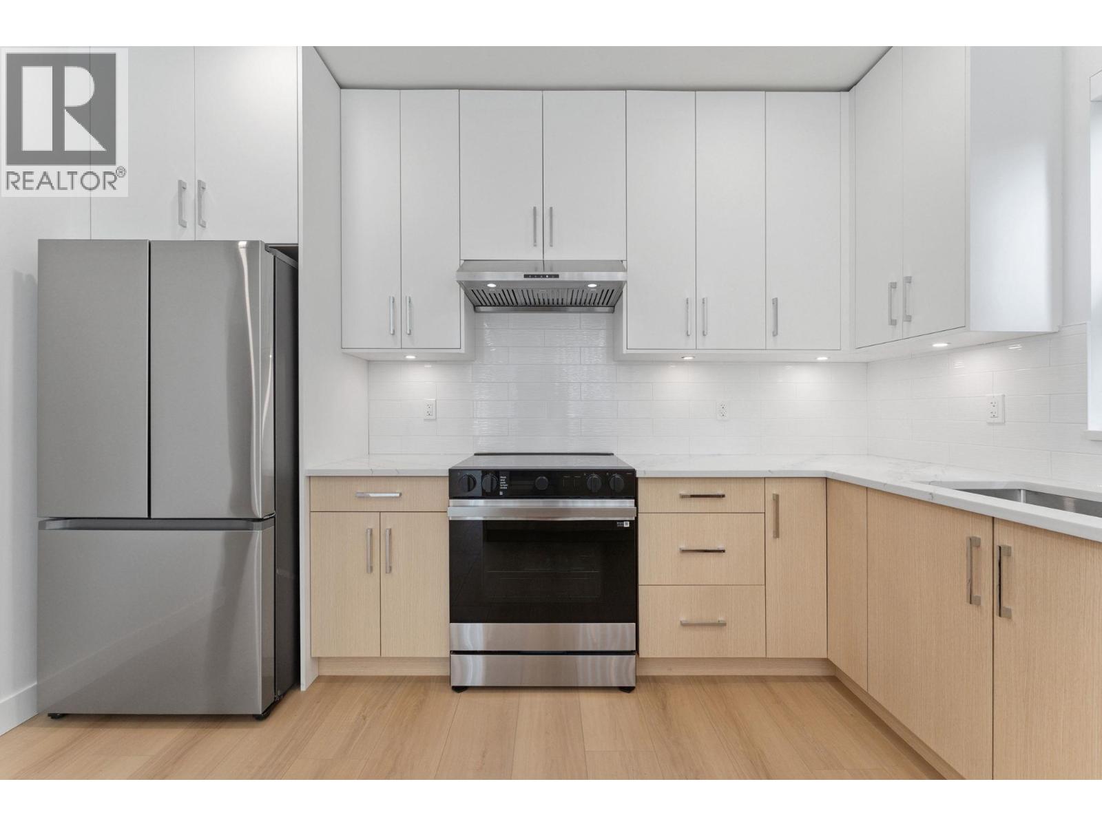 Photo 8 of 842 St Denis Avenue, North Vancouver BC