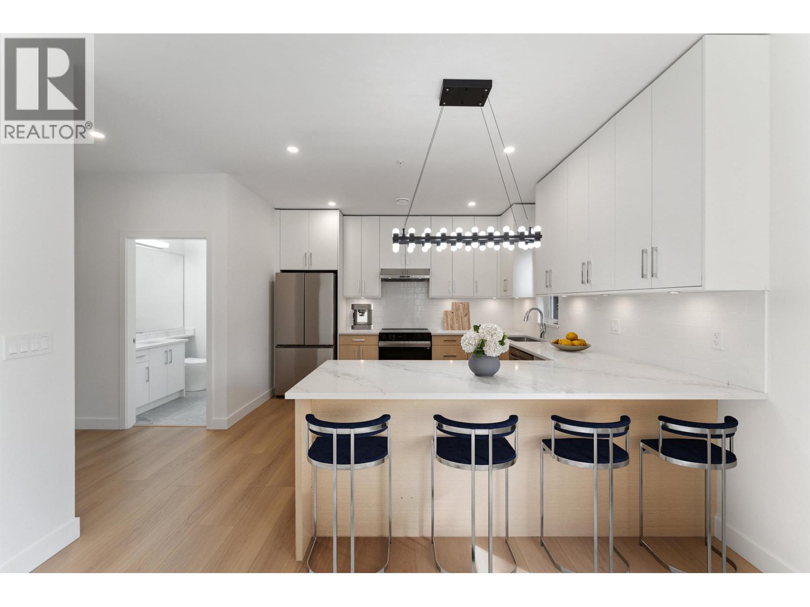 Photo 5 of 842 St Denis Avenue, North Vancouver BC